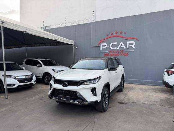 TOYOTA HILUX SW4 2.8 D-4D TURBO DIESEL DIAMOND 7L 4X4 AUTOMÁTICO